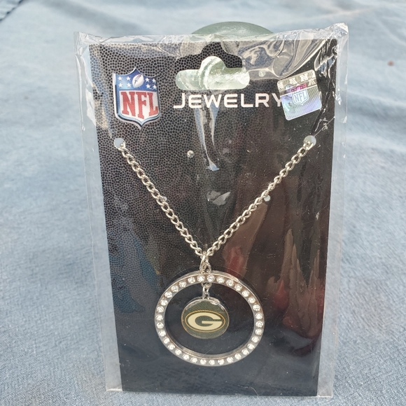 Green Bay Packer logo necklace - Picture 2 of 3